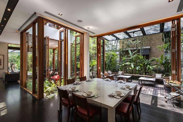 Merryn Road Architects Airy Merryn Road House Aamer Architects Dining Room Connected With Deck Functions As Seating Space Exterior  Impressive Compact House Covered With Green Plants Exterior 
