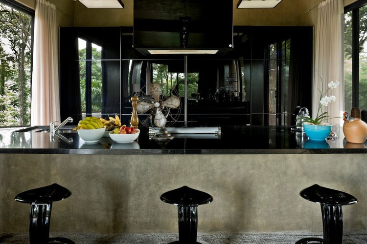 Kitchen Design Casa Astonishing Kitchen Design Ideas In Casa Da Caixa Vermelha Leo Romano With Black Stools And Glossy Black Cabinet Decoration  Delightful Concrete Home Design Incorporating Modern Interior Design 