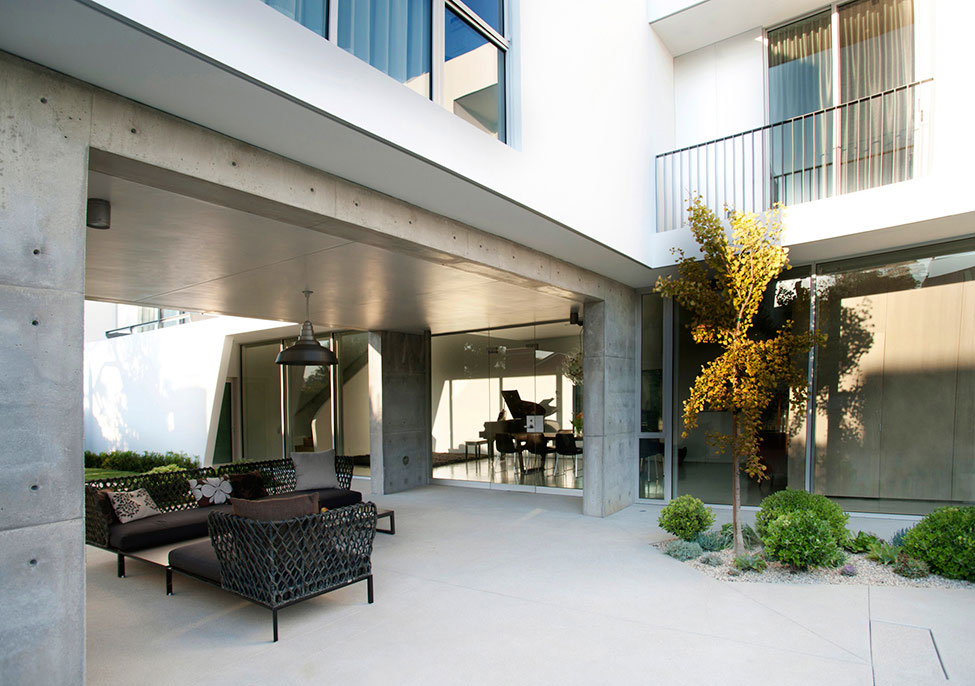 Details Terrace Modern Breezy Details Terrace Of A Modern Property With Bright Exteror Design Applying Awesome Appearance Of Architectural Plants Decoration  Decorating Minimalist Mansion In Rural Area Of California 