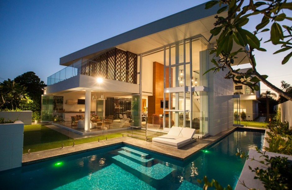 Design Of Luxury Brilliant Design Of The Exquisite Luxury Home 940x613 Showing Delightful Building Construction With Modern Swimming Pool Exterior  Duplex Resort With Minimalist Design For Exterior 