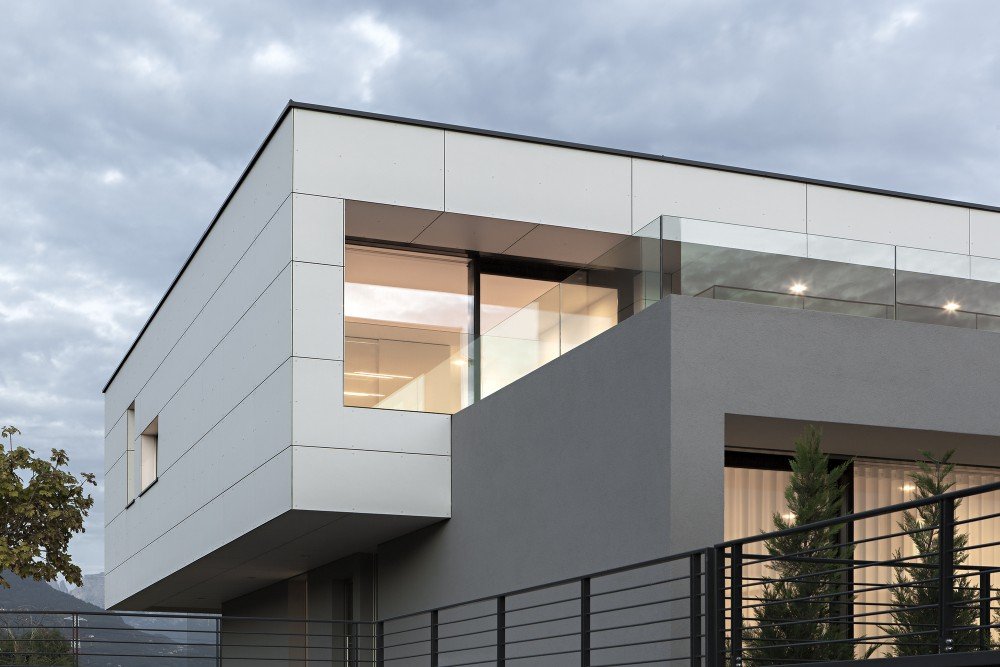 Design Of Part Cantilevered Design Of The Building Part Of The Design M2 House Monovolume Upon The Grey Building Part Exterior Elegant Italian Mansion Design With Contemporary Exterior Design