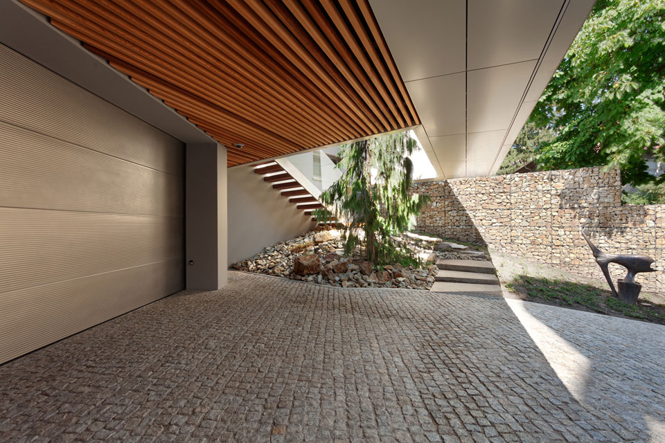 And Pave Much Clean And Pave Alley With Much Of Shade To Lead Everybody Into The Home Spa Norwich Drive Residence Garage Entrance Architecture  Cozy Villa Design For Absolute Relaxation 