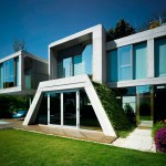 House Design Banon Enchanting House Design Of Garden Banon House With White Wall Which Is Made From Concrete And Blue Colored Glass Panel Windows  Perfect Modern House Design With Spacious And Pretty Garden 