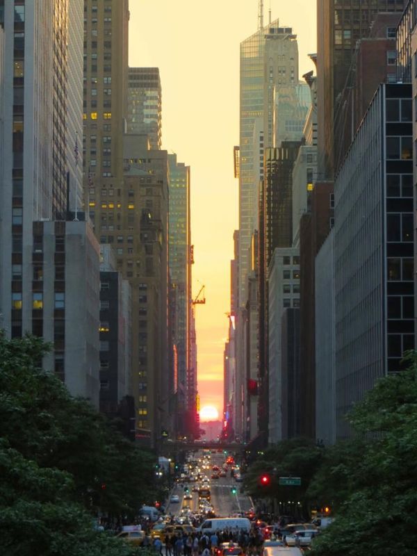 New York With Enchanting New York Sunset Design With Several Tall Skyscraper And Crowded Road Which Is Fileld With People And Several Vehicles Decoration  Sunset Scenery Views To See Around The World 