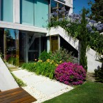 Front Yard Garden Fascinating Front Yard Design Of Garden Banon House With Green Grass Garden And Other Various Kinds Of Colorful Flowers Architecture  Perfect Modern House Design With Spacious And Pretty Garden 