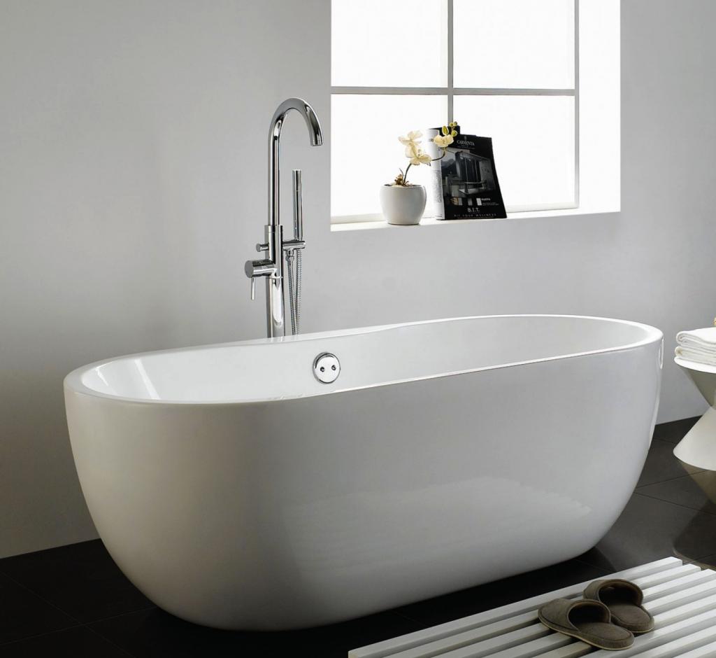 Standing Bath With Free Standing Bath Tubs Decorated With Modern Design In White Color Using Stylish Faucet Design For Bathroom Inspiration Bathroom Free Standing Bath Tubs With Gorgeous Design And Style