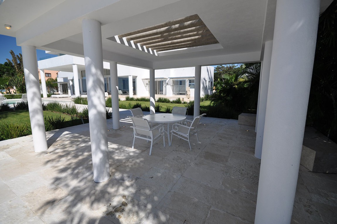 Casa China White Inspiring Casa China Blanca With White Pounded Gazebo Also White Cylinder Concrete Pillars And White Wooden Table And Chairs In Rustic Stone Floor Decoration Luxury Modern Villas With White Color Design Ideas