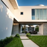 And Fascinating Displaying Nice And Fascinating Exterior Details Displaying Awesome Grassy Spot Cut By An Appealing Alley With Some Architectural Plants On The Spot Adjacent To The Wall Decoration  Decorating Minimalist Mansion In Rural Area Of California 
