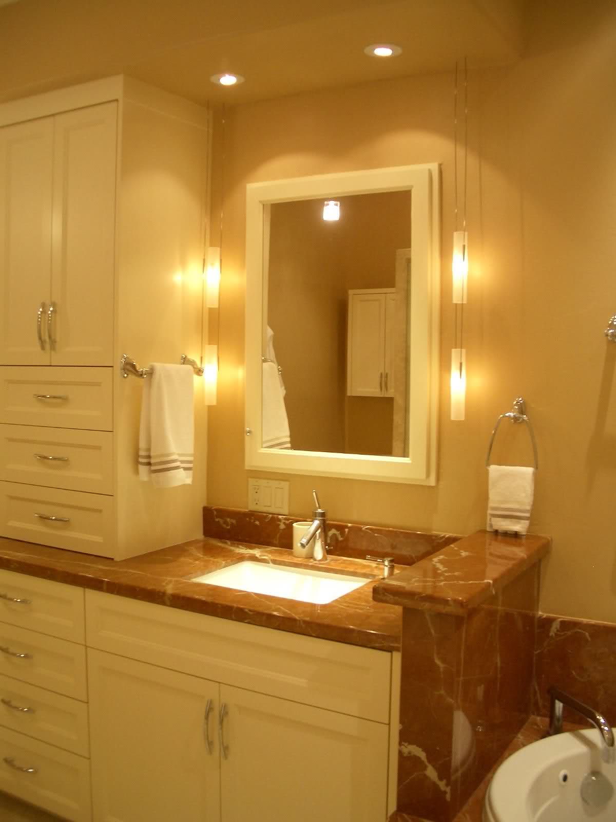 Bathroom Vanity In Traditional Bathroom Vanity Lighting Design In Small Shape Using White Wooden Vanity And Marble Countertop Ideas Bathroom Bathroom Vanity Lighting Covered In Maximum Aesthetic