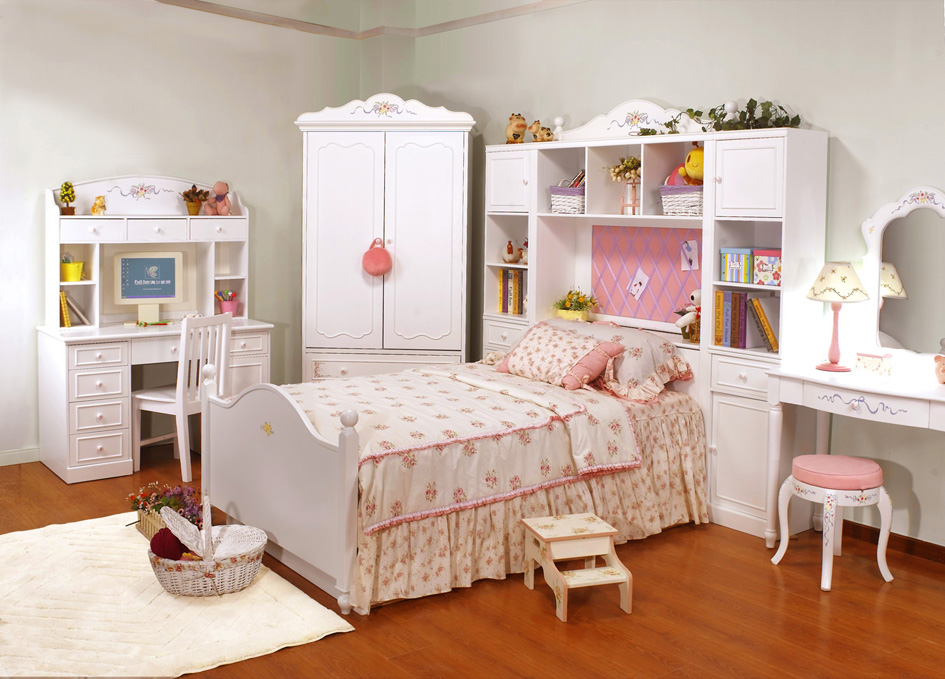 Laminate Wooden With Burning Laminate Wooden Floor Mixed With Nice Vintage Furniture In Plain Kids Bedroom Design Bedroom Kids Bedroom Ideas Added With Functional Furniture And Cute Decor