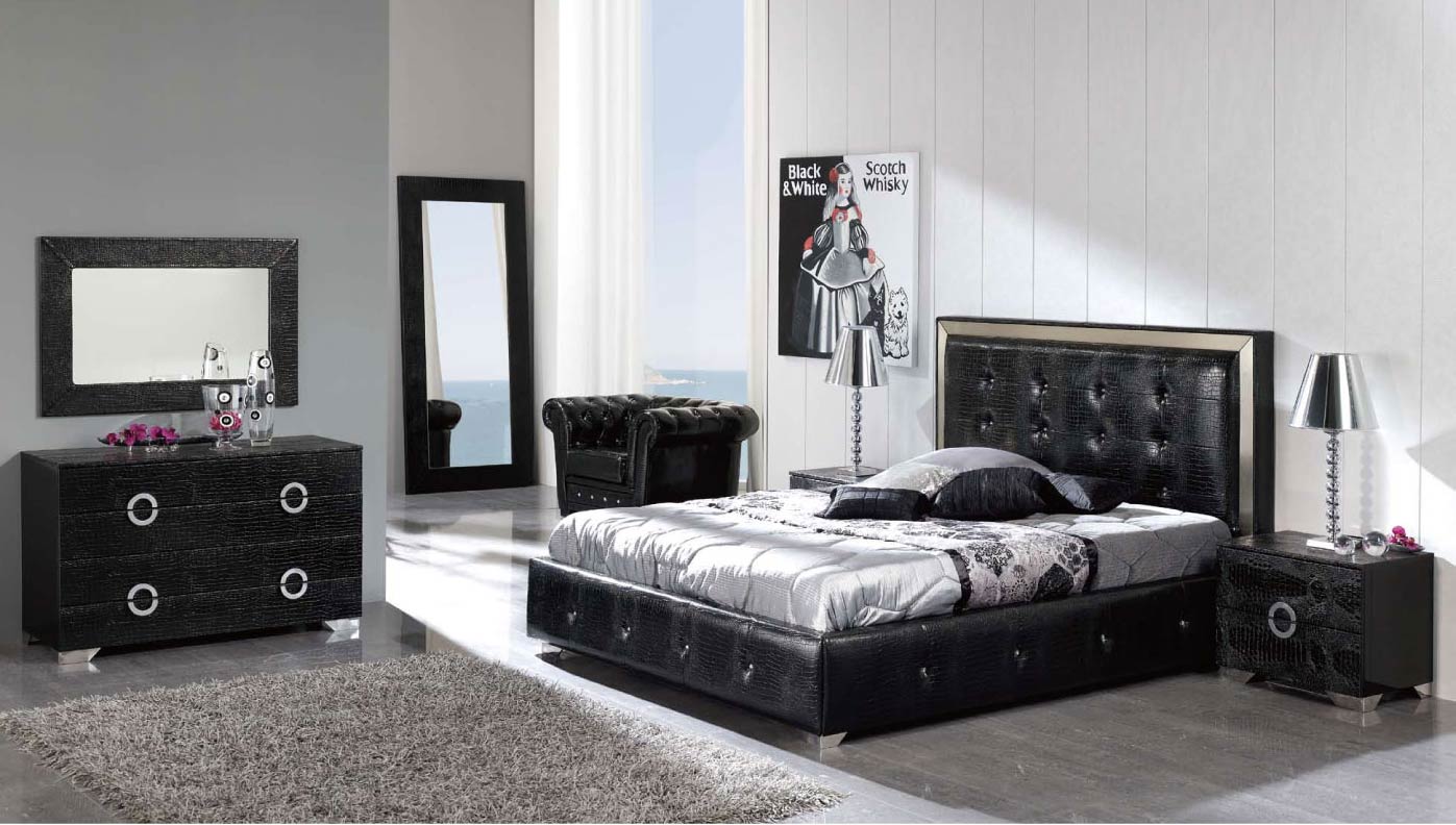 Medium Bed Bedroom Captivating Medium Bed Of Traditional Bedroom With Twin Night Lamps On Nightstand Furnished With Vanity Of Black Bedroom Furniture And Completed With Chair Bedroom Black Bedroom Furniture For The Elegant Sense
