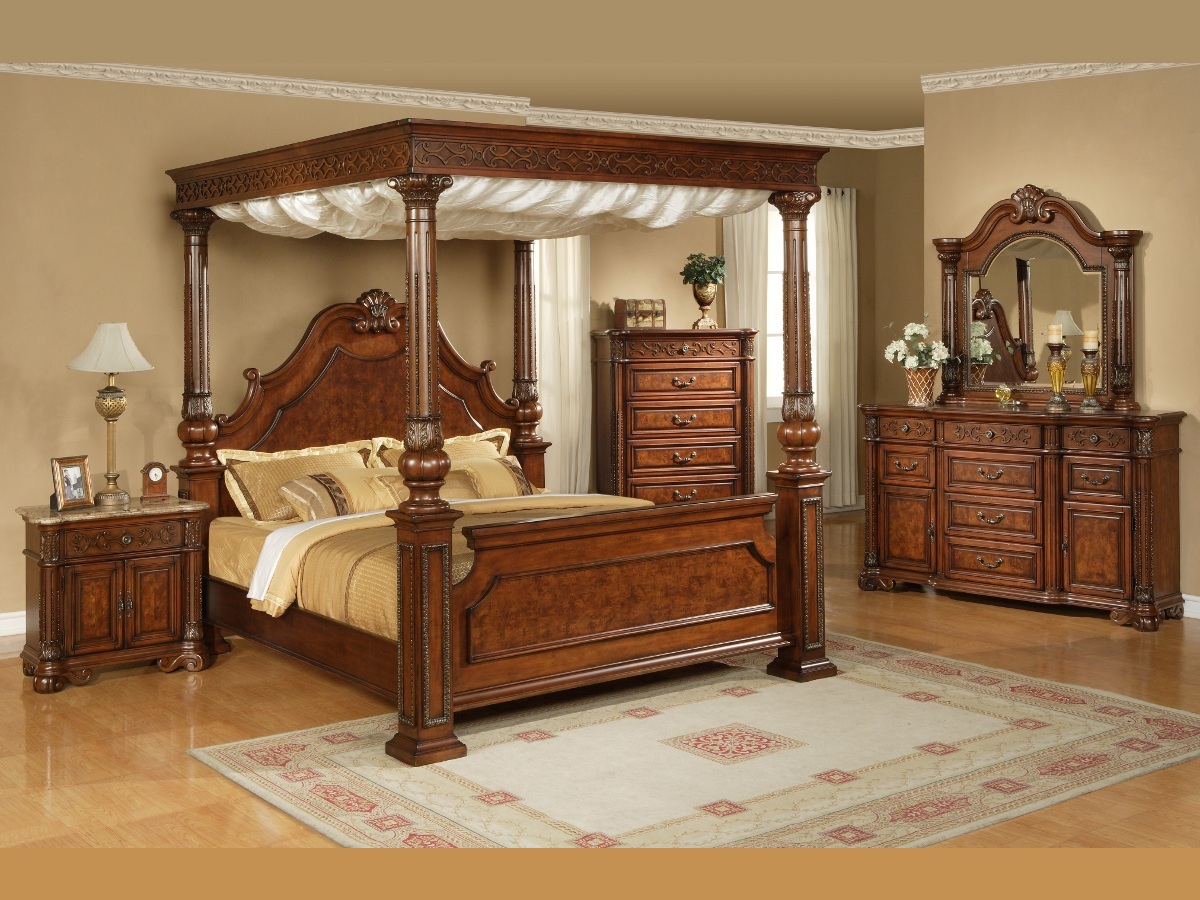 Traditional Bedroom Bed Dazzling Traditional Bedroom With Platform Bed Canopy Of Queen Bedroom Sets Completed With Table Lamp On Nightstand And Furnished With Vanity Table Coupled By Mirror Bedroom Queen Bedroom Sets For The Modern Style