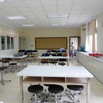 Laboratoty Room Interior Fascinating Laboratory Room Class In Interior Design School With White Desks And Black Round Chairs Also Furnished With Elongated Cupboard Coupled With Sinks Interior Design 15 Captivating Interior Design Schools With Vibrant And Colorful Interiors