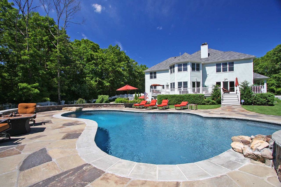Curved Pool Floor Gorgeous Curved Pool With Flagstone Floor Idea Plus Red Patio Umbrella And Comfy Outdoor Chaise Lounge Outdoor  Surprising Designs Of Outdoor Chaise Lounge 