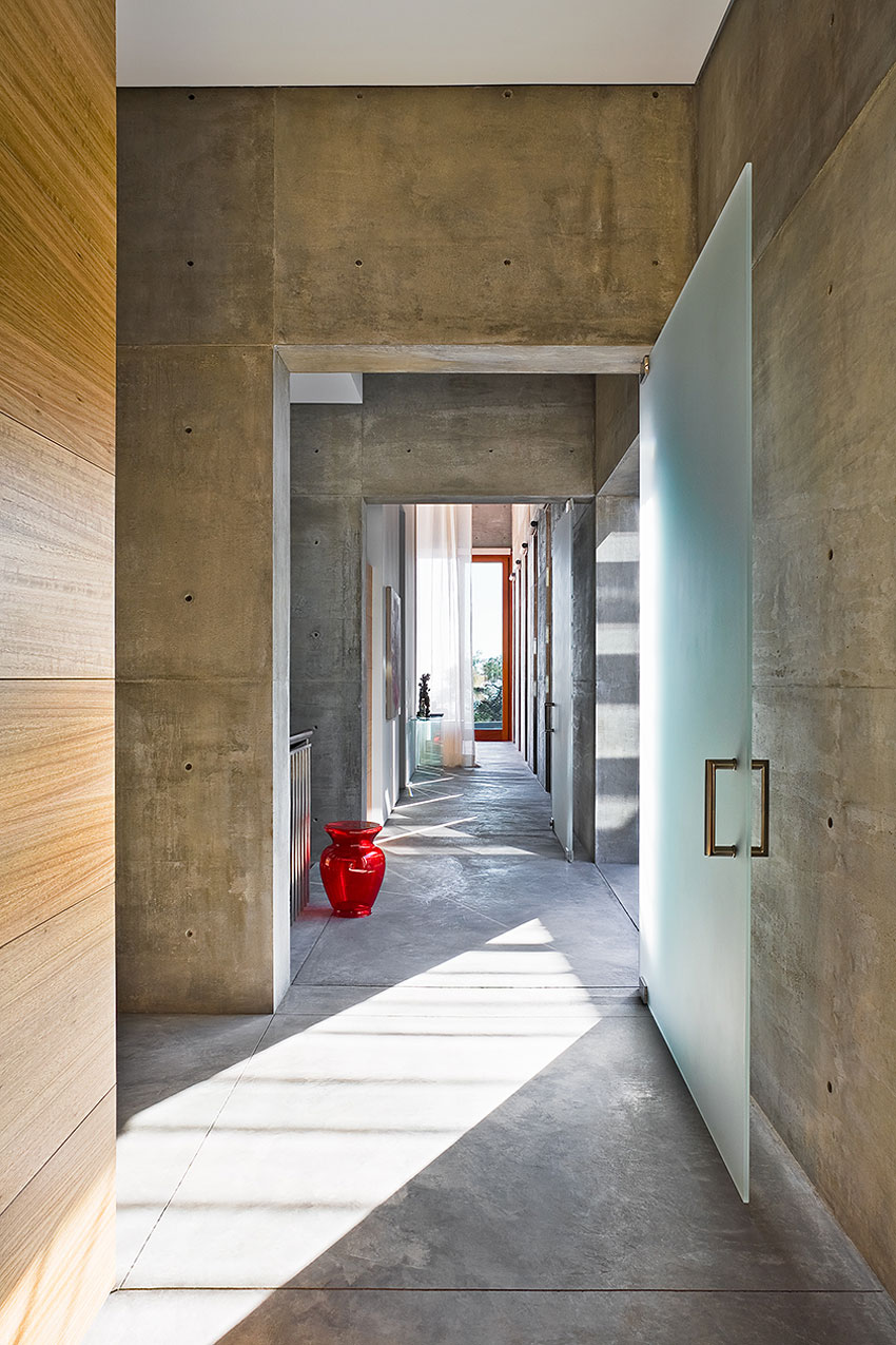 Large House Exposed Hallway Large House Design With Exposed Concrete Wall And Floor Tiles Plus Frosted Glass Door Ideas Architecture Sophisticated Concrete And Steel Modern Home With Glass Elements