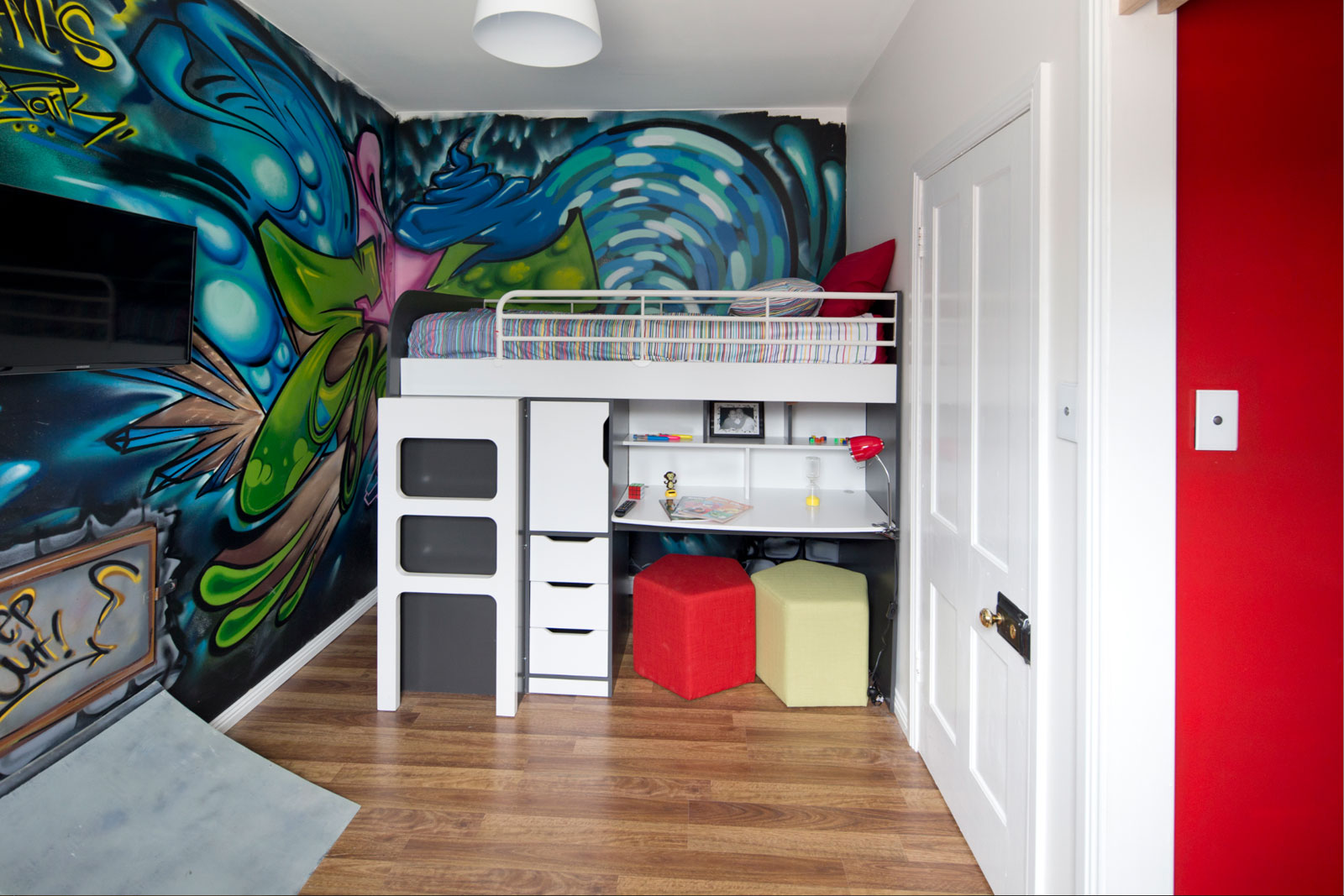 Kids Bedroom Wall Mesmerizing Kids Bedroom Applying Graffiti Wall Design Of Kids Chat Rooms Furnished With Bunk Bed Combined With Desk Completed With Spot Table Lamp And Unique Chairs Kids Room Design And Furniture Of Kids Chat Rooms