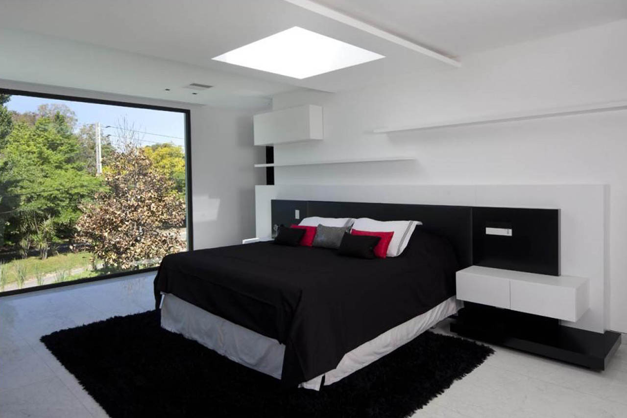 Black And With Minimalist Black And White Bedroom With Square Skylight Over Floating Bed Idea Plus Modern Large Area Rug Also Wall Mounted Nightstands Bedroom  Applying Black And White Bedroom Ideas 