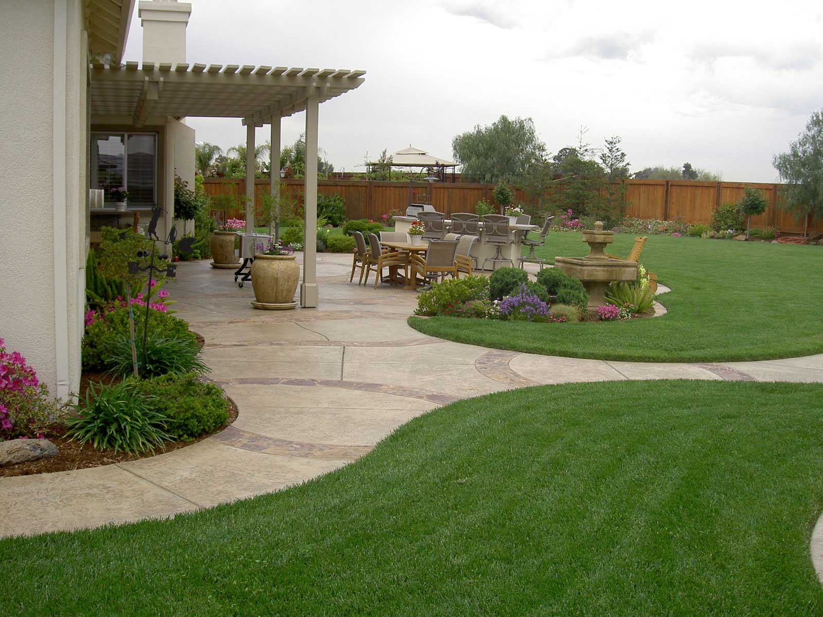 Backyard Landscape Green Modern Backyard Landscape Design Using Green Landscaping View Combined With Minimalist Outdoor Furniture Ideas Outdoor Backyard Landscape Design To Make The Most Of Your Space