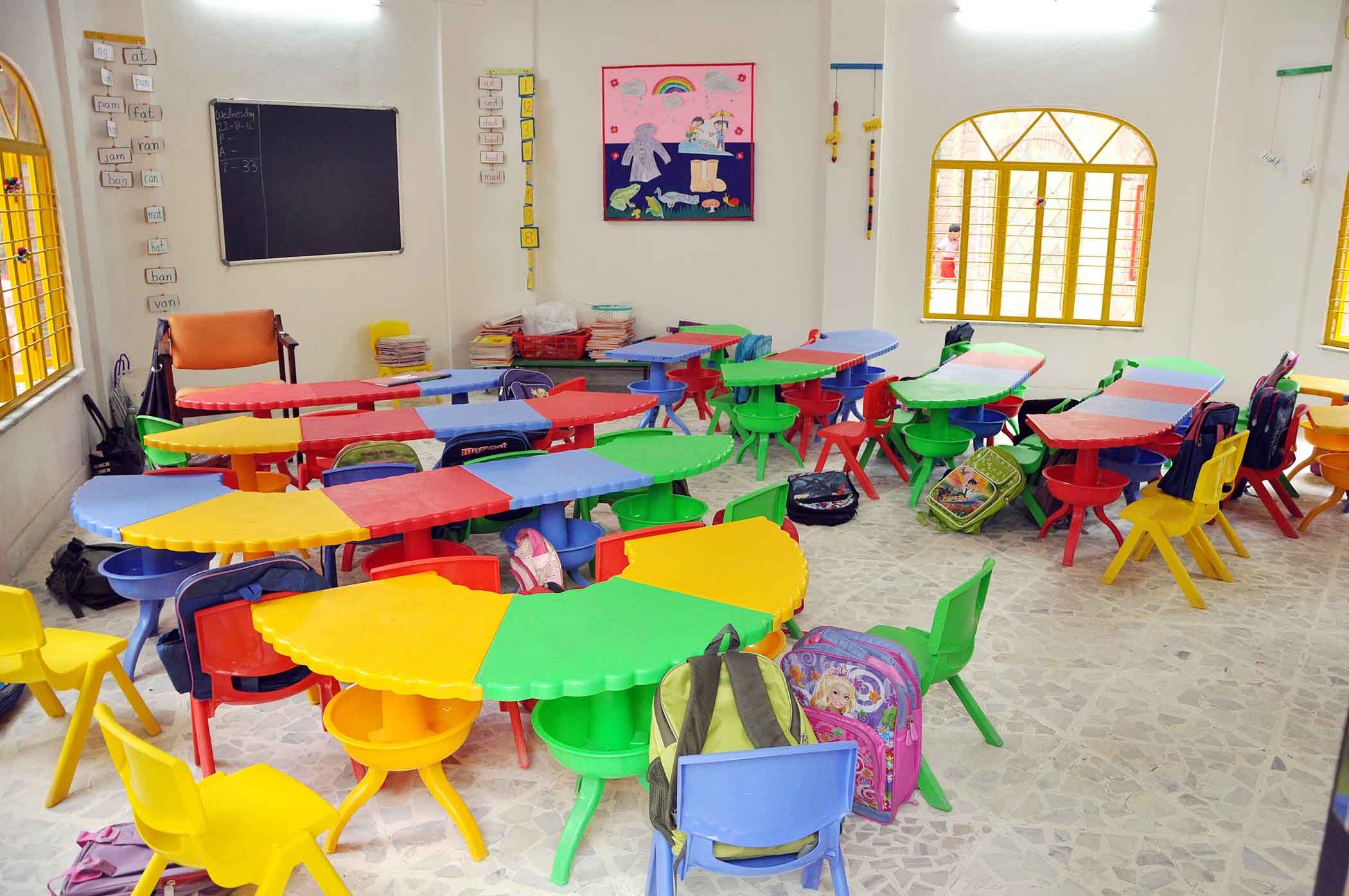Contemporary Kids Of Remarkable Contemporary Kids Class Room Of Interior Design School With Hodgepodge Tables And Chairs In Colorful Also Furnished With Chalkboard Interior Design 15 Captivating Interior Design Schools With Vibrant And Colorful Interiors
