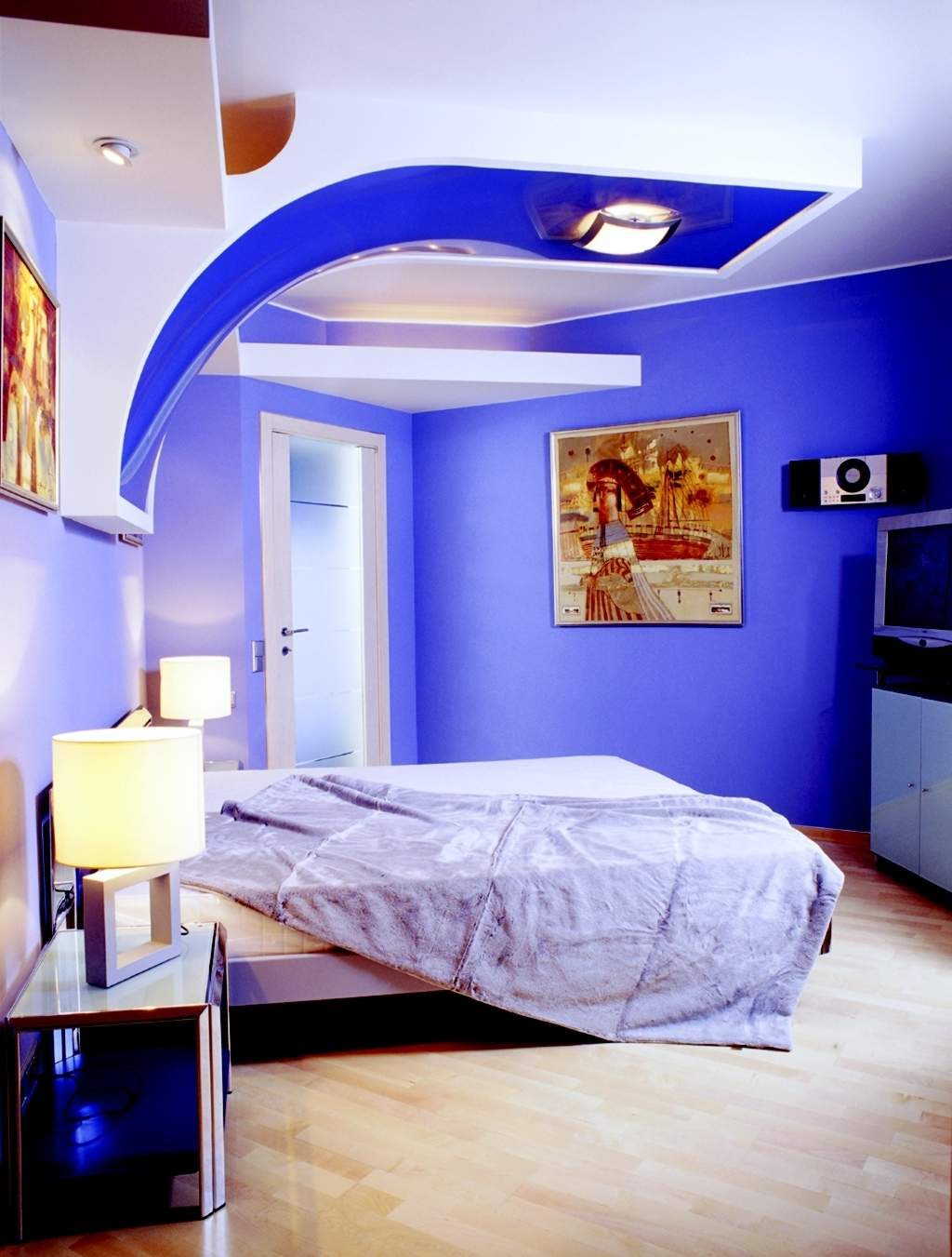 Blue And Wall Shiny Blue And Bright Painted Wall For Unique Bedroom Ideas With Abstract Painting Bedroom Unique Bedroom Ideas Preserving The Cozy Vibe In Style