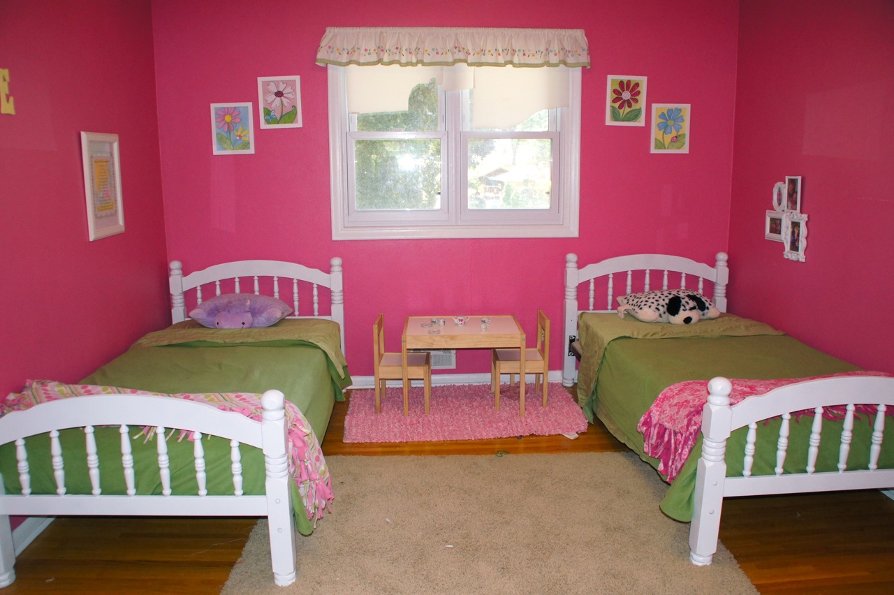 Bedroom Ideas Twin Smart Twin Bedroom Ideas For A Twin Bedroom Design With Twin Beds Wooden Floor Pink Painted Walls And Green Bed Sheets Bedroom Trendy Twin Bedroom Ideas With Soft Hues And Modern Arrangement