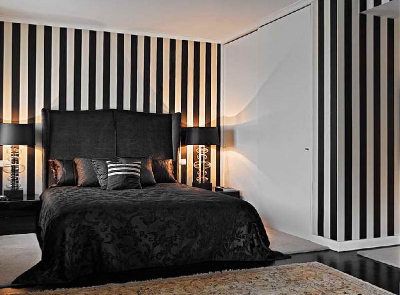 Wall Model And Streaky Wall Model For Black And White Bedroom With Elegant Double Bed Between Table Lamp Bedroom Black And White Bedroom Design For Welcoming Nuance