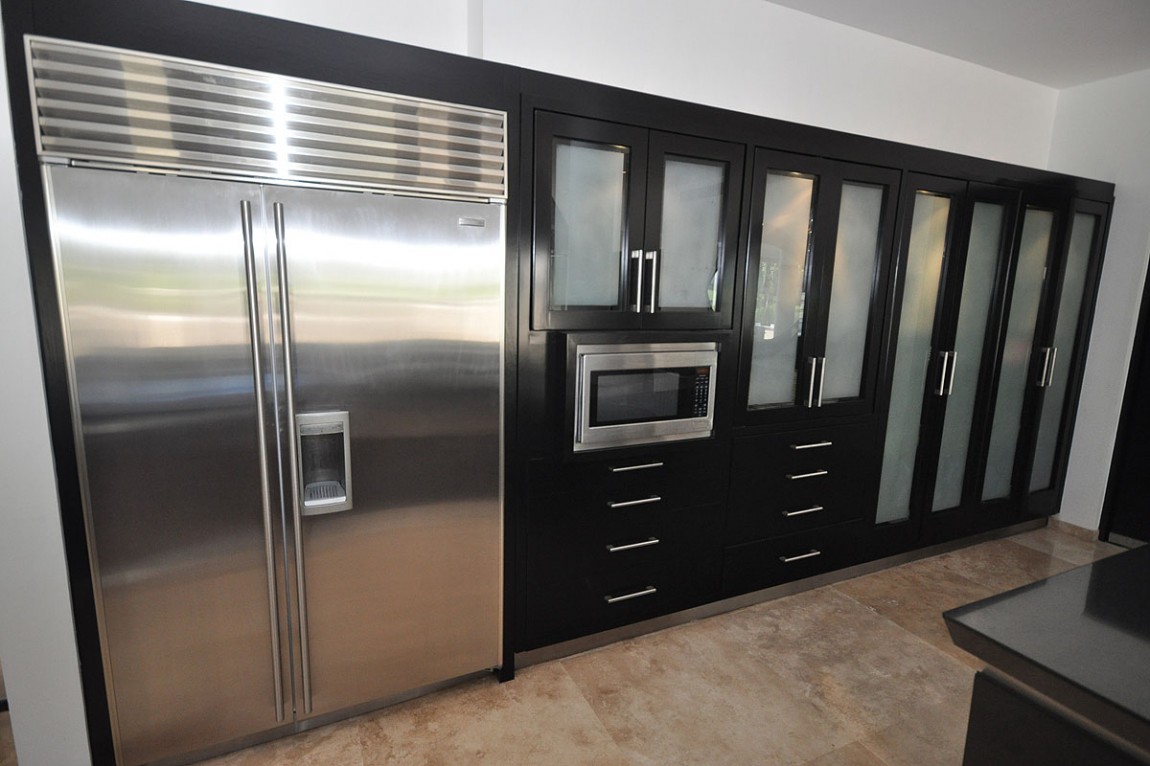 Casa China Silver Tunning Casa China Blanca With Silver Refrigerator Made From Metal And Black Drawer And Cabinets Made From Alloy Also Orange Square Marble Floor Decoration Luxury Modern Villas With White Color Design Ideas