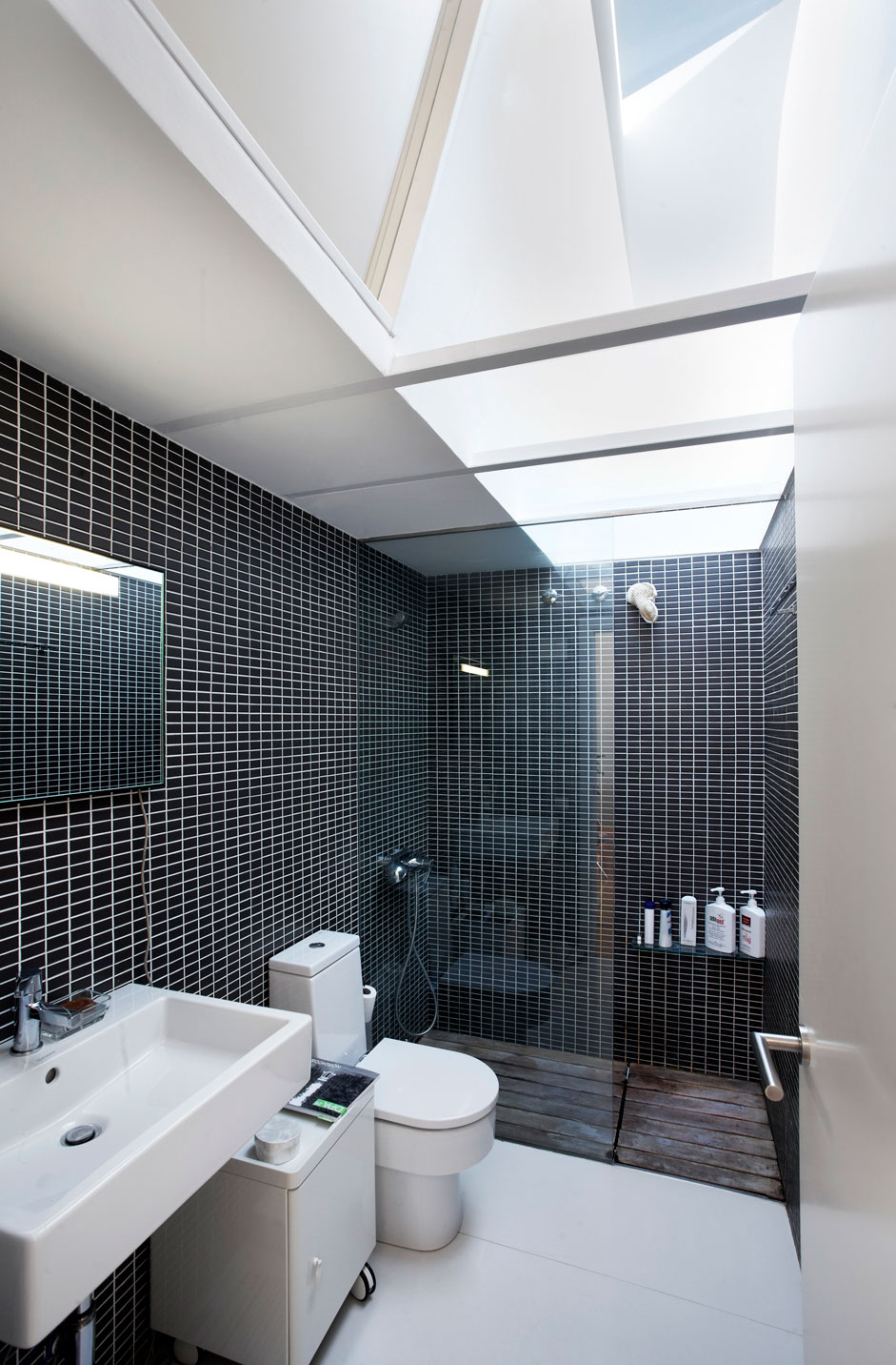 And Black Bathroom White And Black Interior Color Bathroom Design For Small Spaces With Mosaic Wall Tiles Plus Glass Ceiling Panels Architecture Comfortable Countryside Home With Exposed Brick Walls And Wood Beams