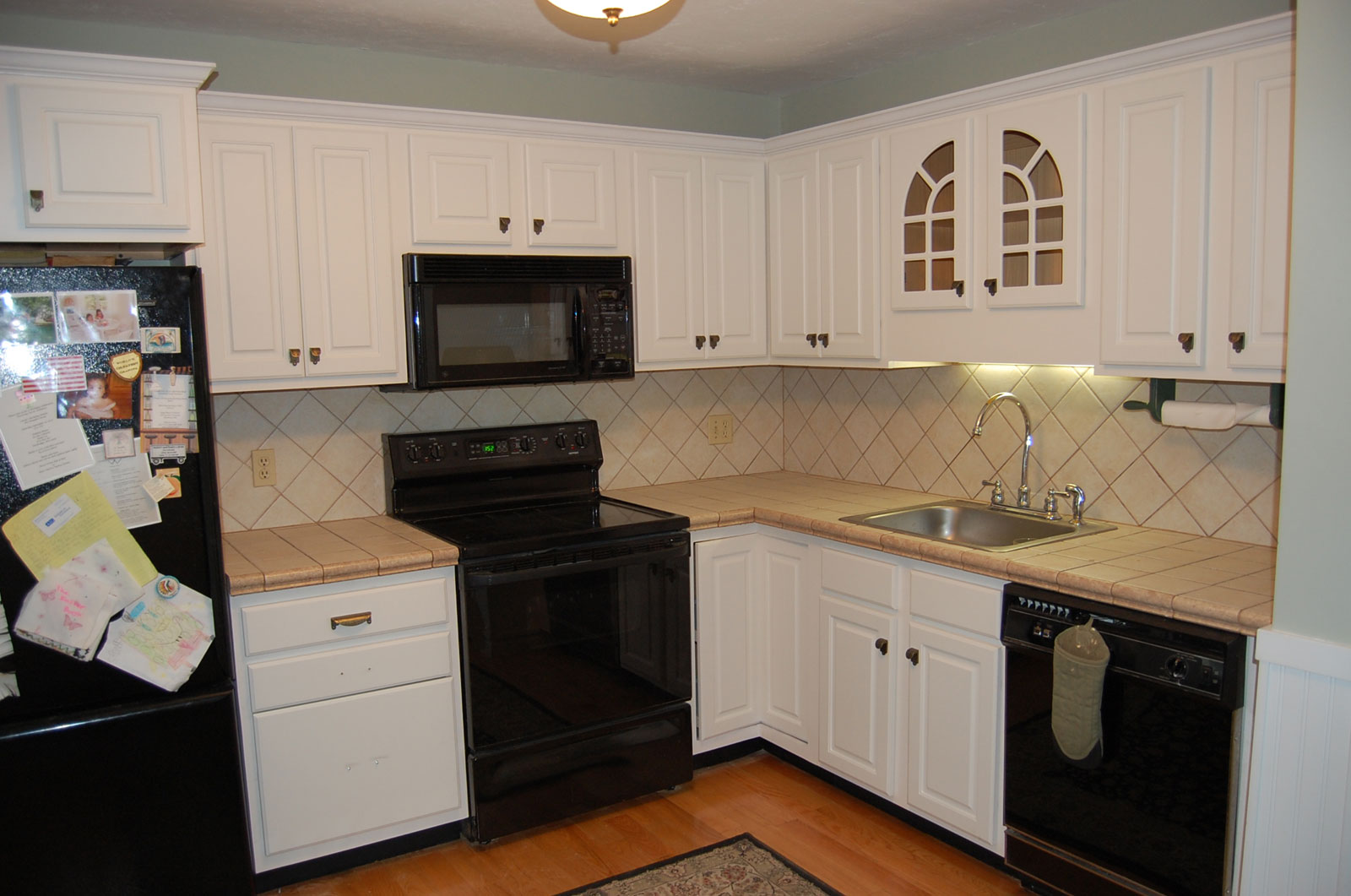 Kitchen Cabinet With White Kitchen Cabinet Refacing Design With Traditional Corner Combined With Cream Kitchen Countertop And Concrete Backsplash Kitchen Kitchen Cabinet Refacing For Totally Different Look