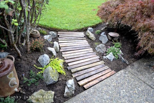 Reclaimed Wood On Awesome Reclaimed Wood Pathway Design On Small Garden With Stone On Mulch With Green Lawn And Granite Outdoor Beautiful Backyard Ideas Prettifying Your Outdoor Space