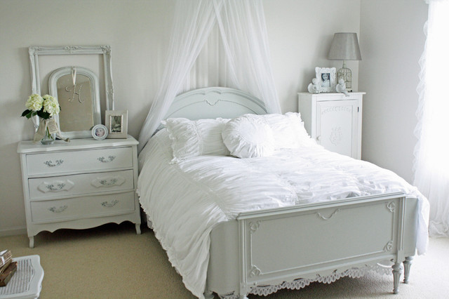 Dresser Furniture Color Bedroom Dresser Furniture With White Color Style In In Small Shaped Bedroom Simple Bedroom Dresser To Decorating Bedroom
